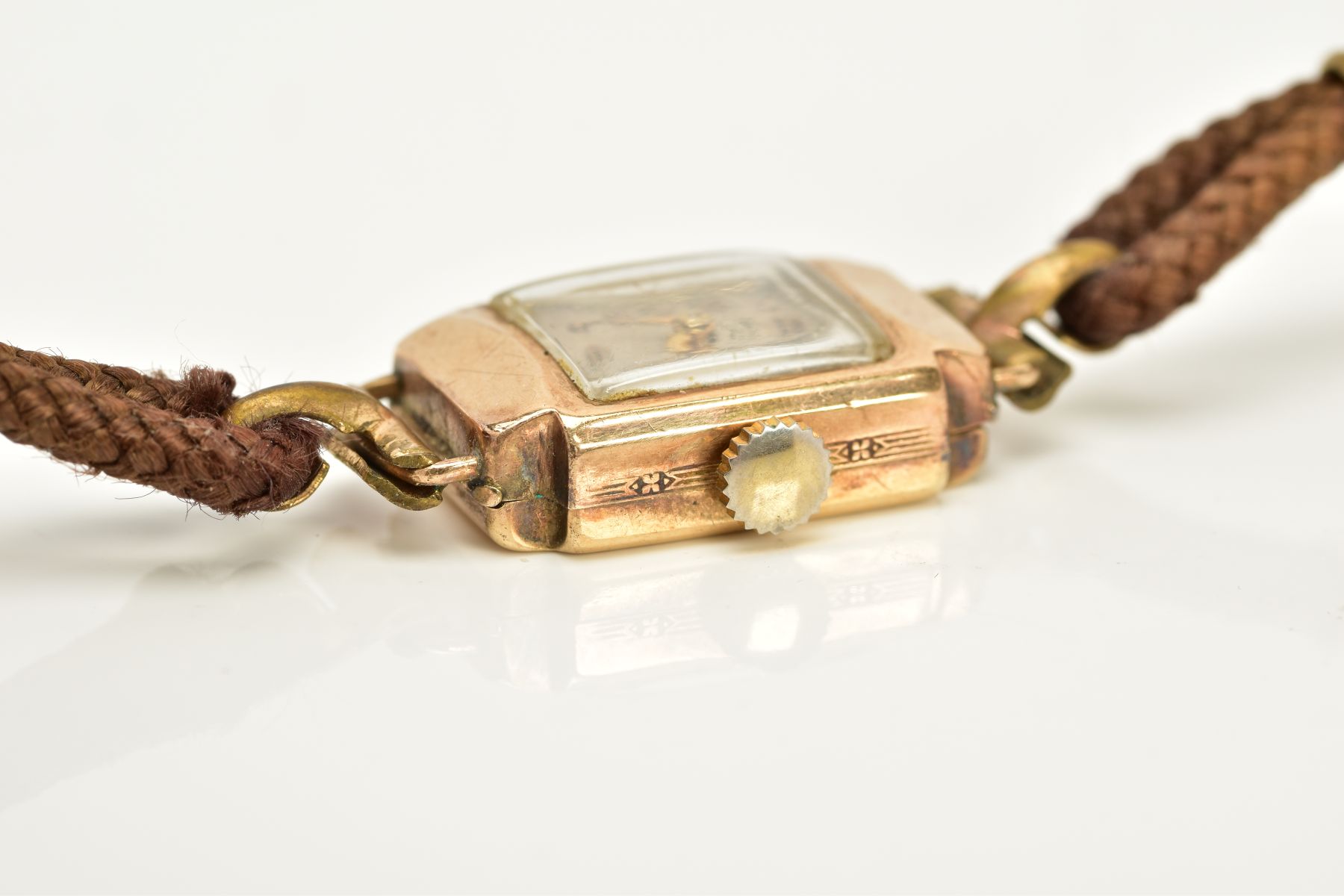 A 9CT GOLD LADYS HAND WOULD 'AVIA' COCKTAIL WRISTWATCH, the rectangular case with a square cream - Image 4 of 5