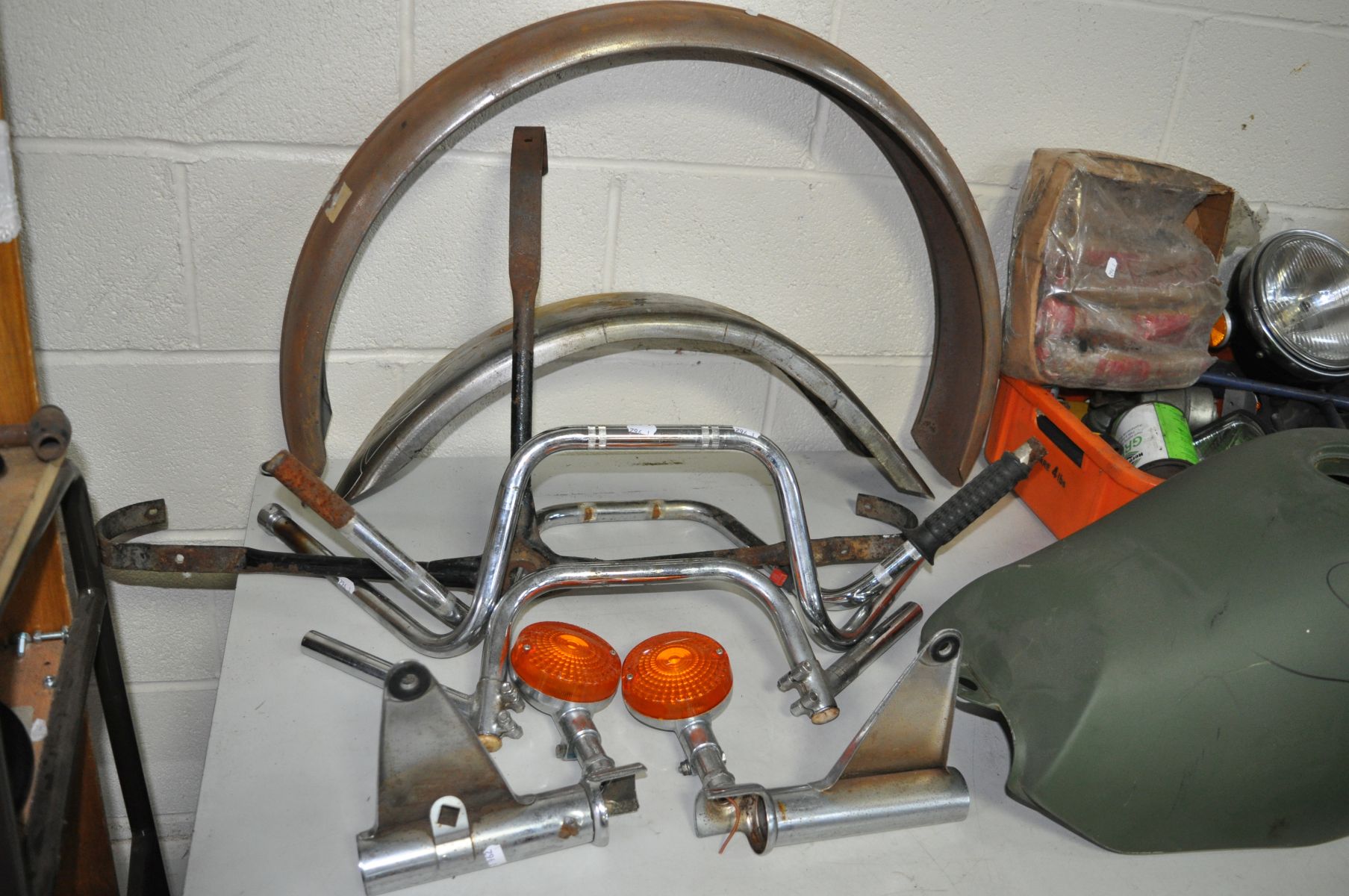 TWO TRAYS CONTAINING VINTAGE AUTOMOTIVE PARTS, including a motorbike fuel tank, mud guards, handle - Image 2 of 4