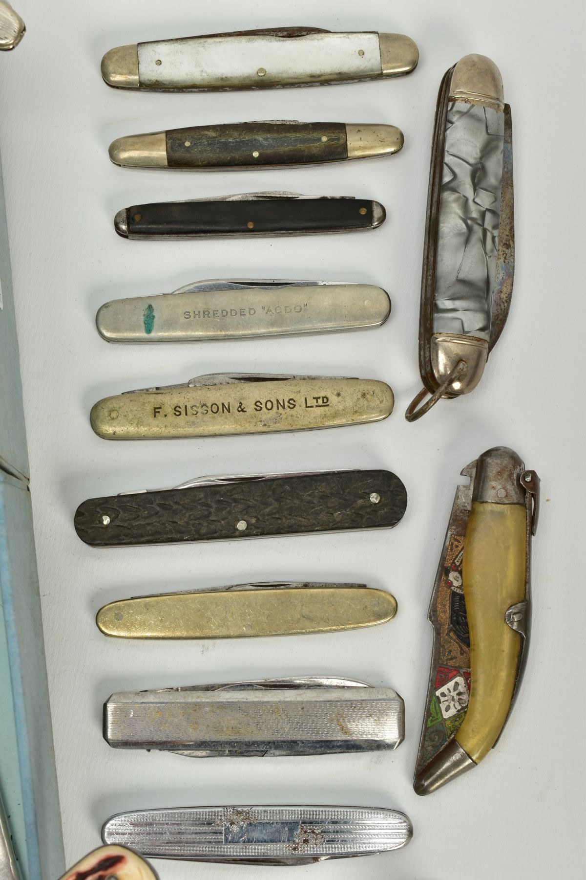 A BOX OF POCKET WATCHES AND FRUIT KNIVES, to include a small open faced pocket watch, white dial, - Image 3 of 6