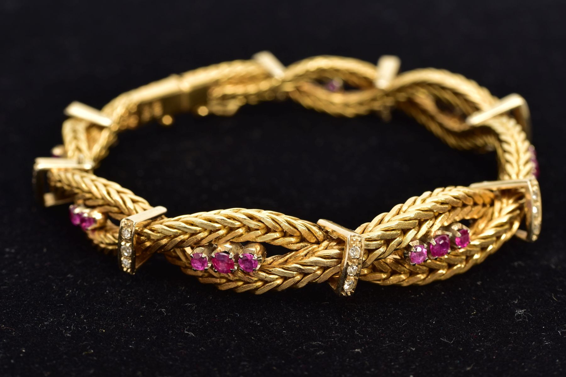 A MODERN YELLOW METAL DIAMOND AND RUBY BRACELET, designed as a twisted box chain bracelet, seven - Image 4 of 6