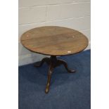 A GEORGIAN OAK CIRCULAR TRIPOD TABLE, diameter 82cm x 56cm