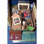 A QUANTITY OF VINTAGE GAMES AND OTHER COLLECTIBLES, to include 'Reversi', E.Mortimer 'Patience',