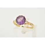 AN AMETHYST RING, designed with a claw set, circular cut amethyst, to the trifurcated shoulders