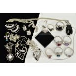A COLLECTION OF WHITE METAL ASSORTED JEWELLERY ITEMS to include five gem rings to include amethyst