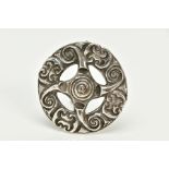 A SILVER OPENWORK CELTIC BROOCH, designed with scroll detail, fitted with a brooch pin, hallmarked