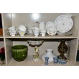 A GROUP OF CERAMICS TO INCLUDE A MAYFAIR BONE CHINA PART DINNER SERVICE, comprising six dinner