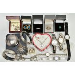 A SELECTION OF ITEMS, to include a small quantity of silver jewellery such as two half floral