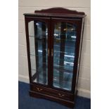 A MAHOGANY DOUBLE DOOR BOOKCASE, with three fixed glass shelves above a single drawer, width 83cm
