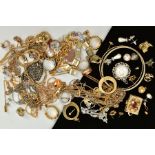 A SELECTION OF COSTUME JEWELLERY, to include various yellow and white metal necklaces, bangles,