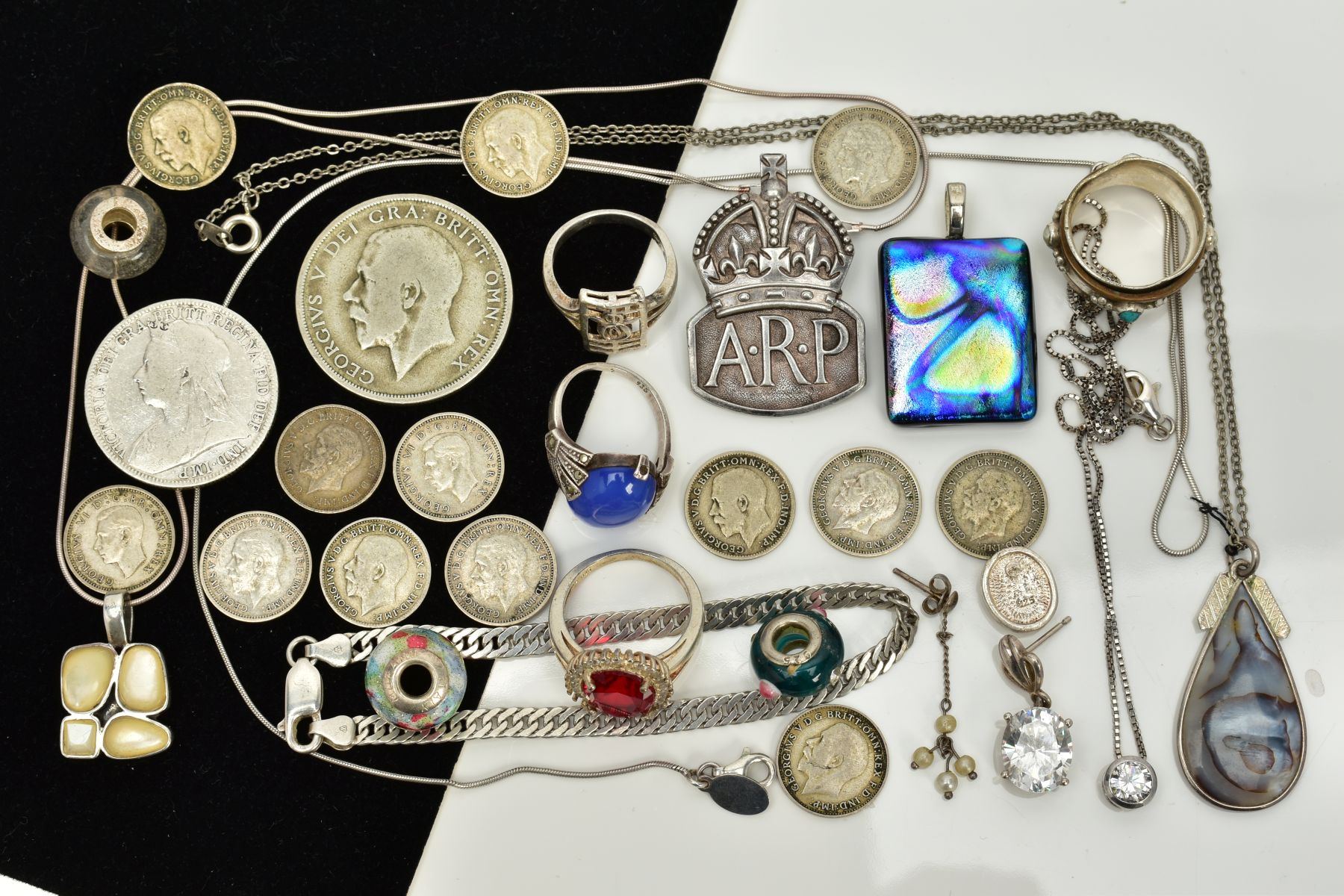 AN ASSORTED SELECTION OF JEWELLERY AND ITEMS, to include a silver A.R.P. Button medal, hallmarked
