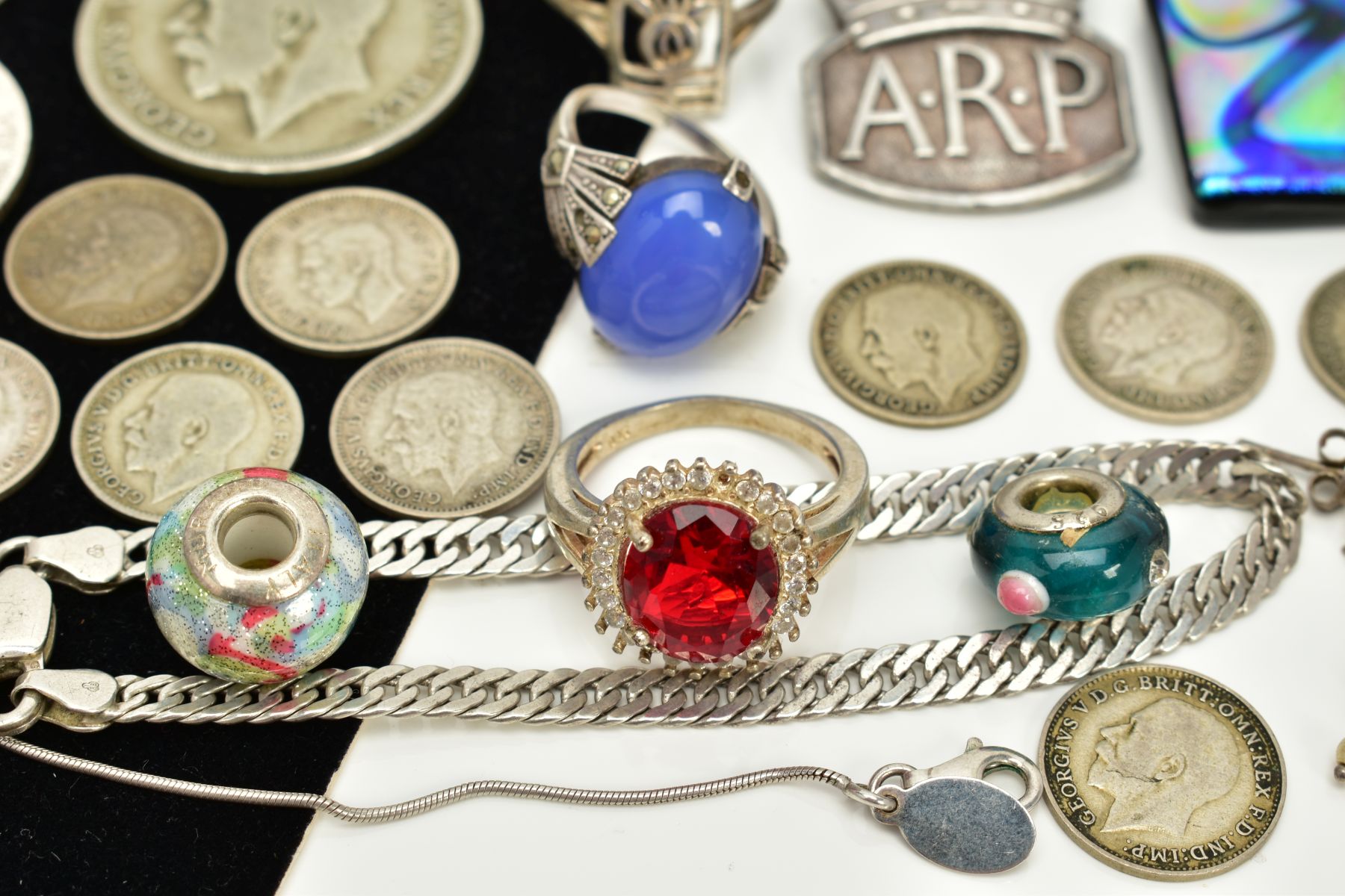 AN ASSORTED SELECTION OF JEWELLERY AND ITEMS, to include a silver A.R.P. Button medal, hallmarked - Image 2 of 5