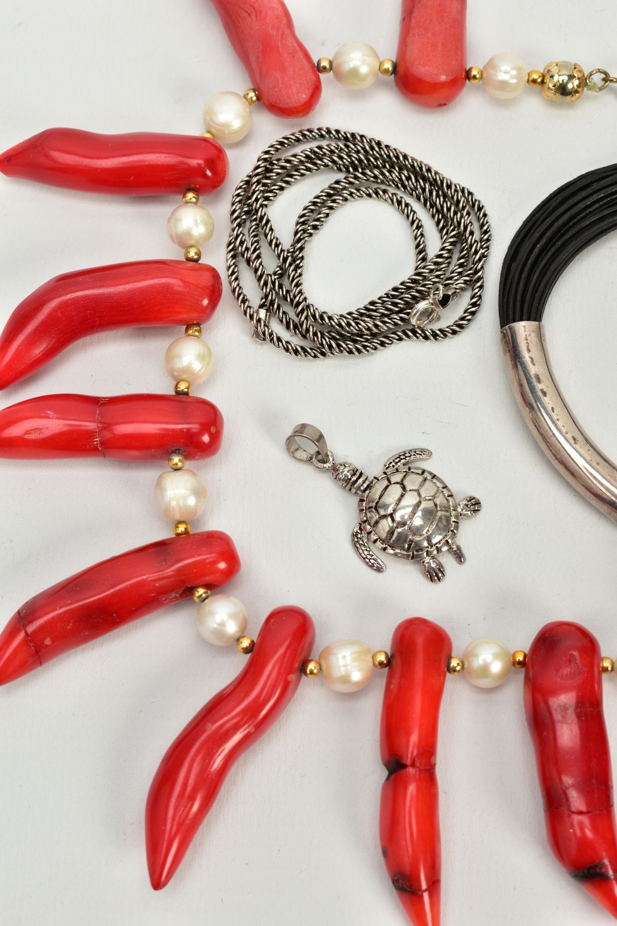 THREE ITEMS OF JEWELLERY, to include a large dyed coral and fresh water cultured pearl necklace, a - Image 2 of 5