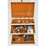 A JEWELLERY BOX WITH CONTENTS OF COSTUME JEWELLERY, to include pieces such as white and yellow metal