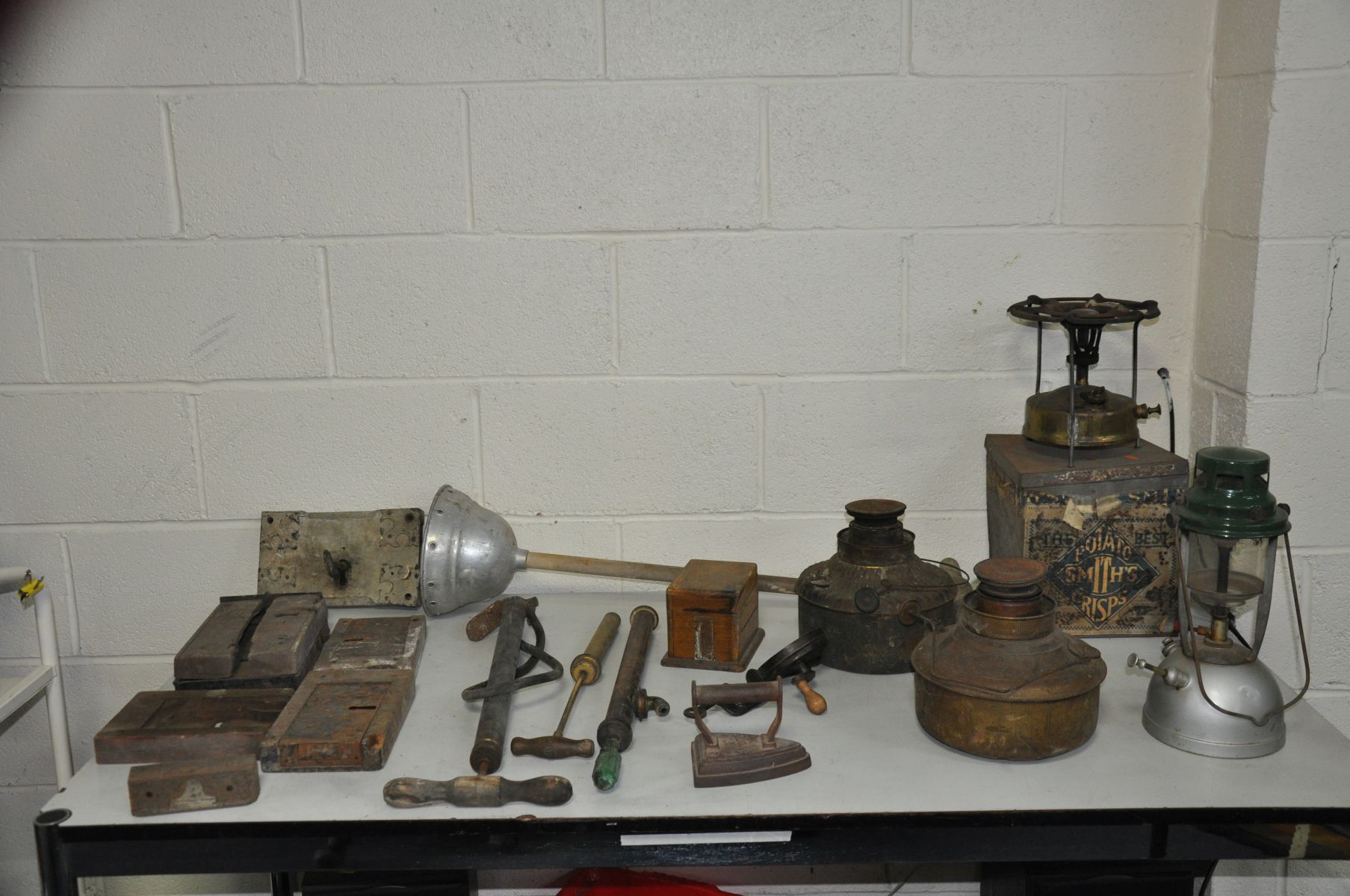 A SELECTION OF VINTAGE COLLECTABLES including five antique door locks, a tilly lamp, two paraffin