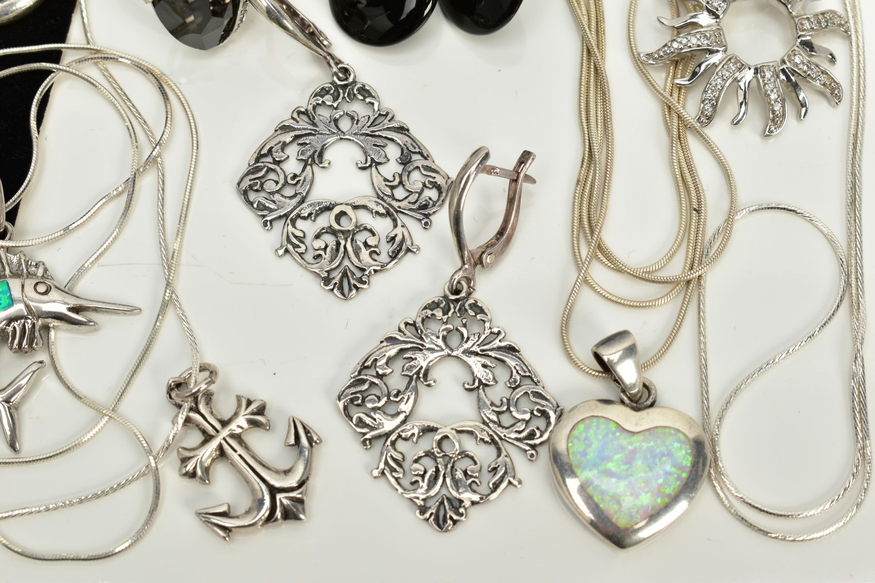 A COLLECTION OF WHITE METAL ASSORTED JEWELLERY ITEMS to include an onyx and marcasite ring, onyx and - Image 2 of 4