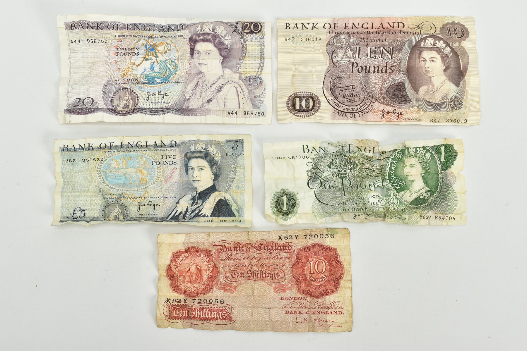 A SMALL QUANTITY OF OLD BANK NOTES, to include a one pound note, ten shillings, five pounds, ten