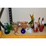 A GROUP OF 20TH CENTURY COLOURED GLASSWARE, including Murano style birds and a fish, pressed pink