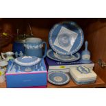 A GROUP OF WEDGWOOD JASPERWARES, ETC, comprising biscuit barrel, two boxed Christmas 1969 plates,