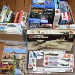 A COLLECTION OF ASSORTED BOXED UNBUILT MILITARY VEHICLE AND AIRCRAFT PLASTIC CONSTRUCTION KITS,