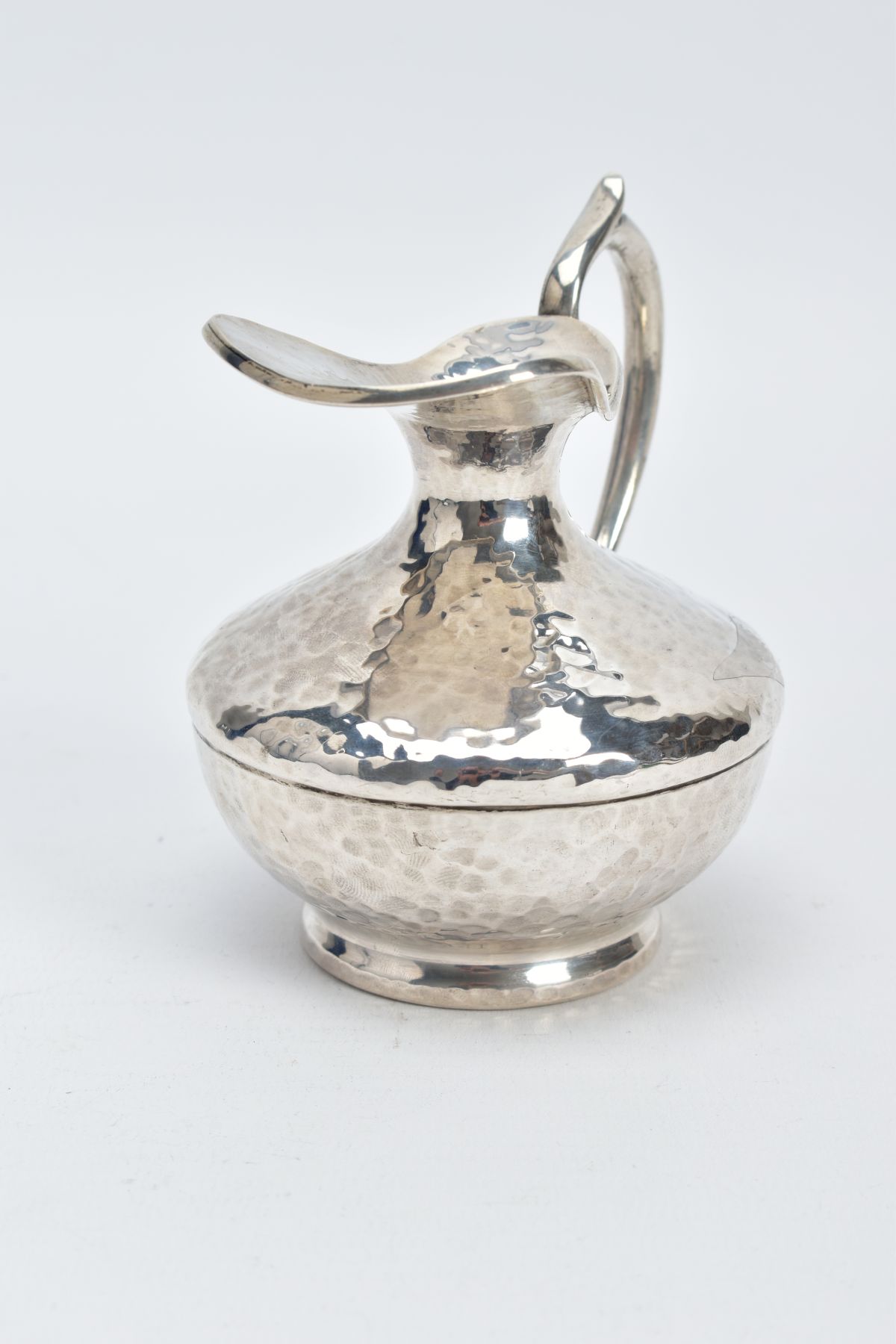 A WHITE METAL JUG, of a hammered design, scroll handle, stamped 925 to the base, approximate gross - Image 2 of 5