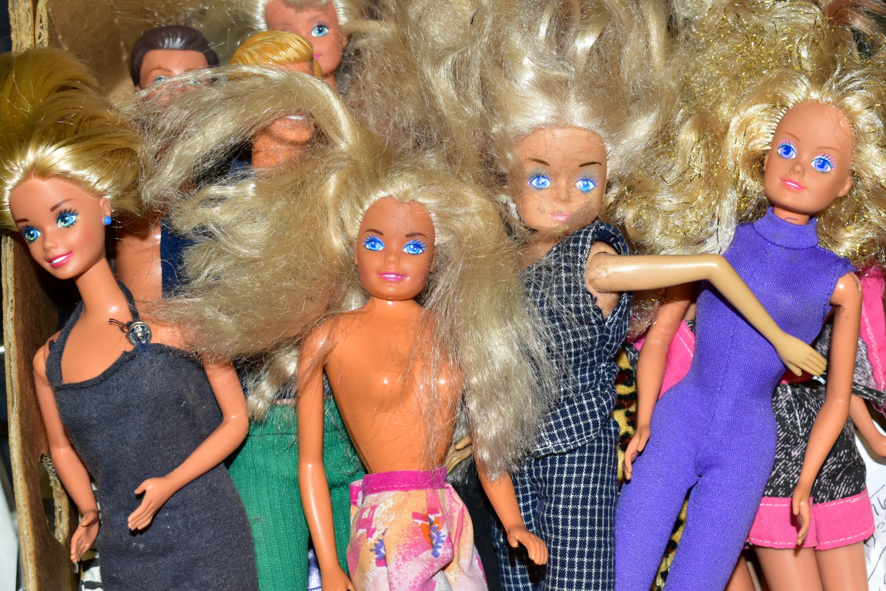A QUANTITY OF UNBOXED ASSORTED BARBIE, SINDY AND OTHER DOLLS, to include assorted 1960's and 1970' - Image 2 of 4