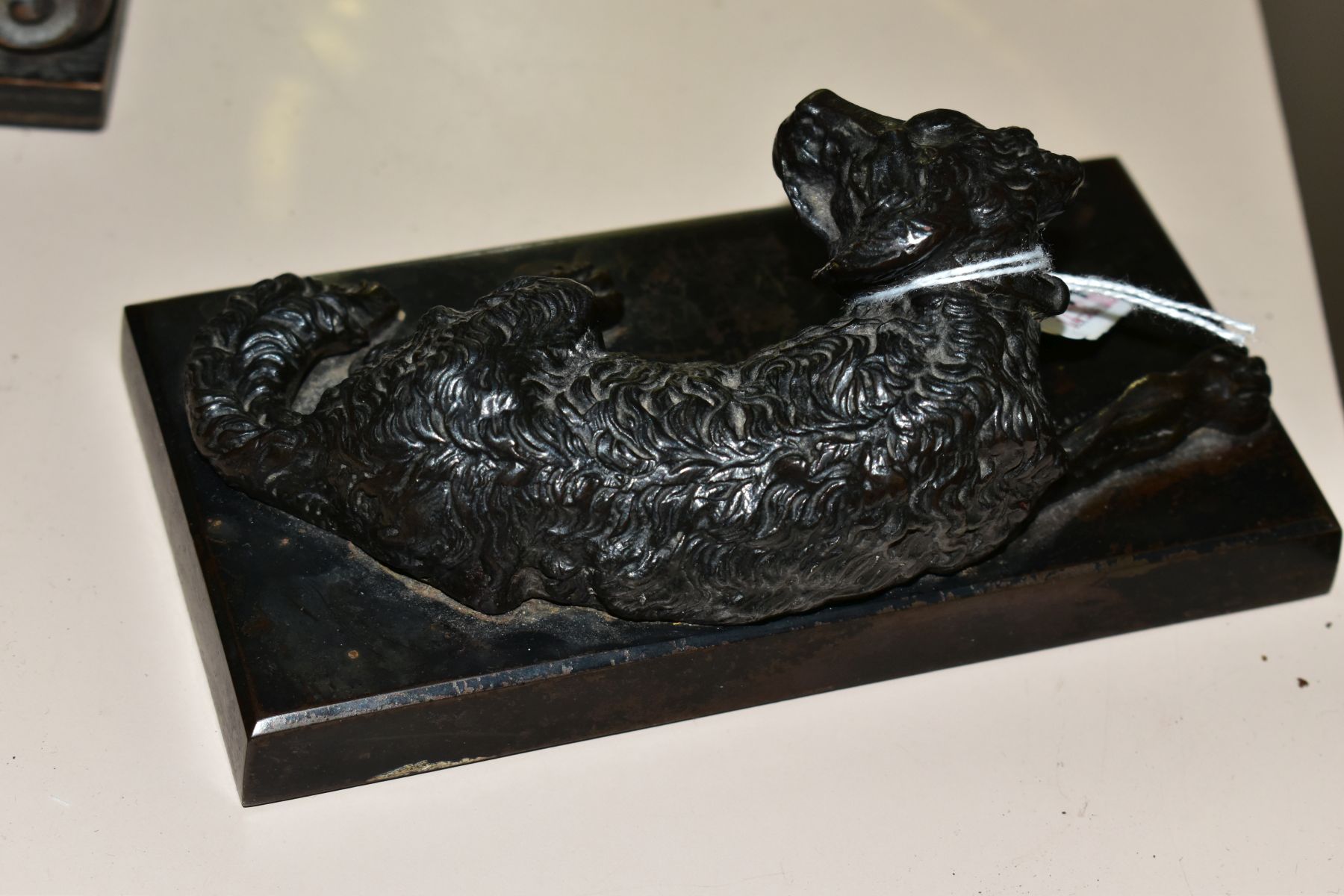 A BRONZED CAST METAL SCULPTURE OF A DOG LYING DOWN (Retriever), mounted on a rectangular bronzed - Image 3 of 4