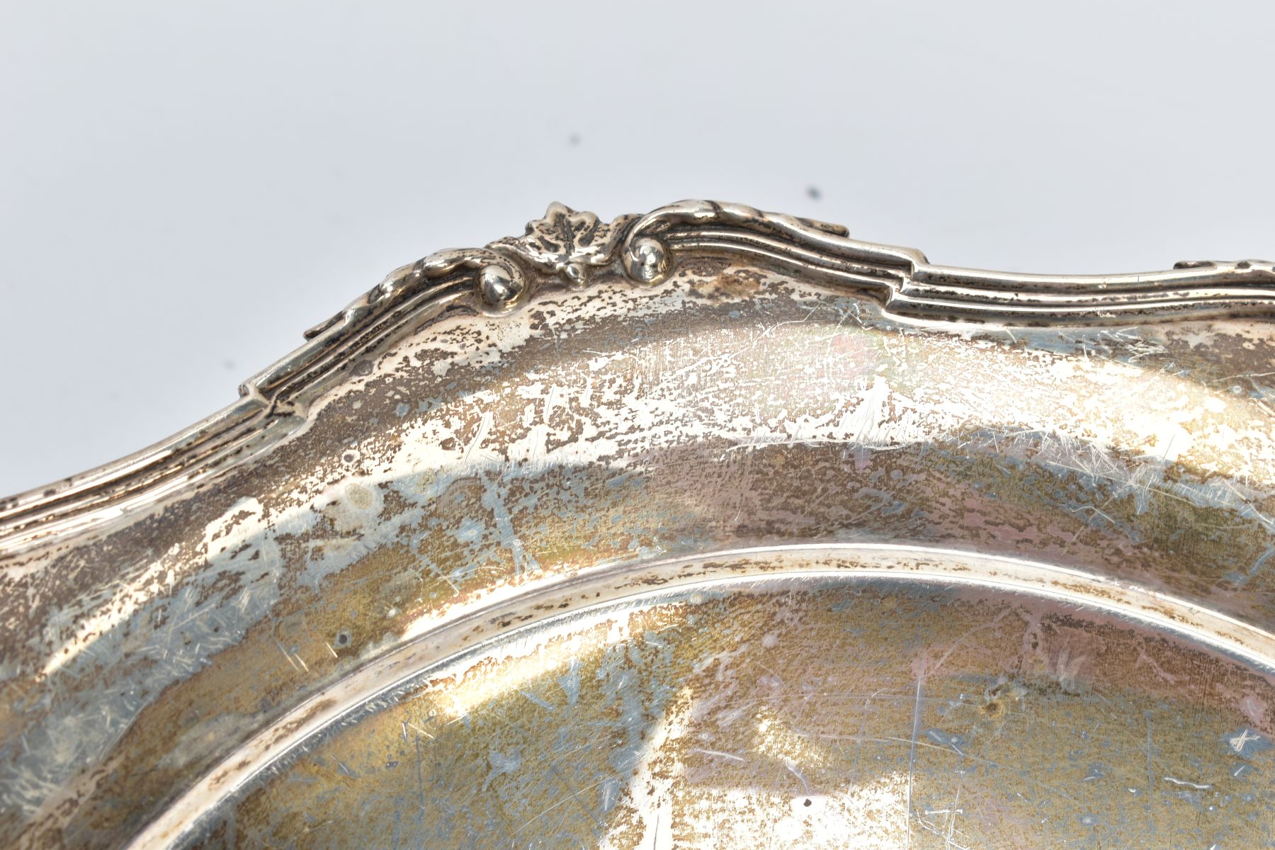 A SILVER MAPPIN AND WEBB DISH, of a circular form with a shell decorated wavy edge, on a raised - Image 3 of 5