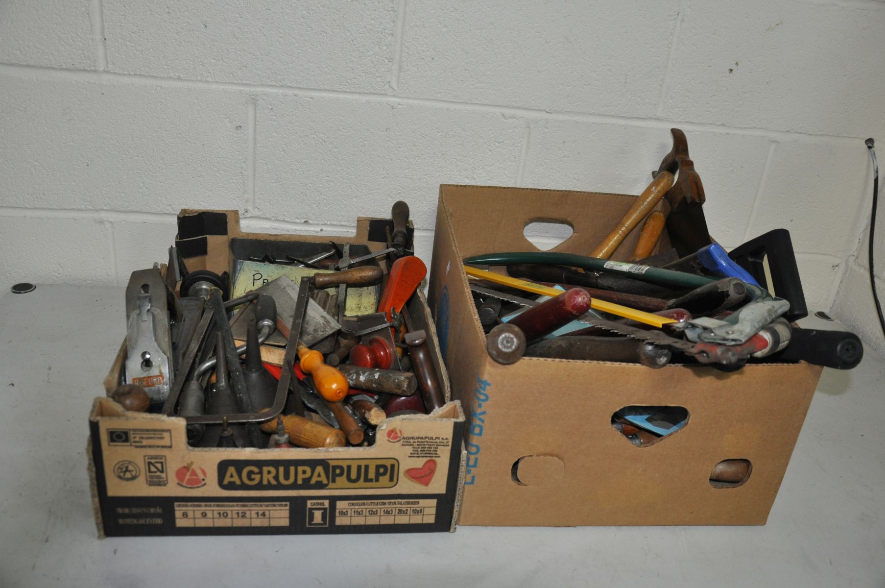 TWO TRAYS CONTAINING WOODWORKING TOOLS including a Record No 05 plane, chisels, awls, brace, saws,