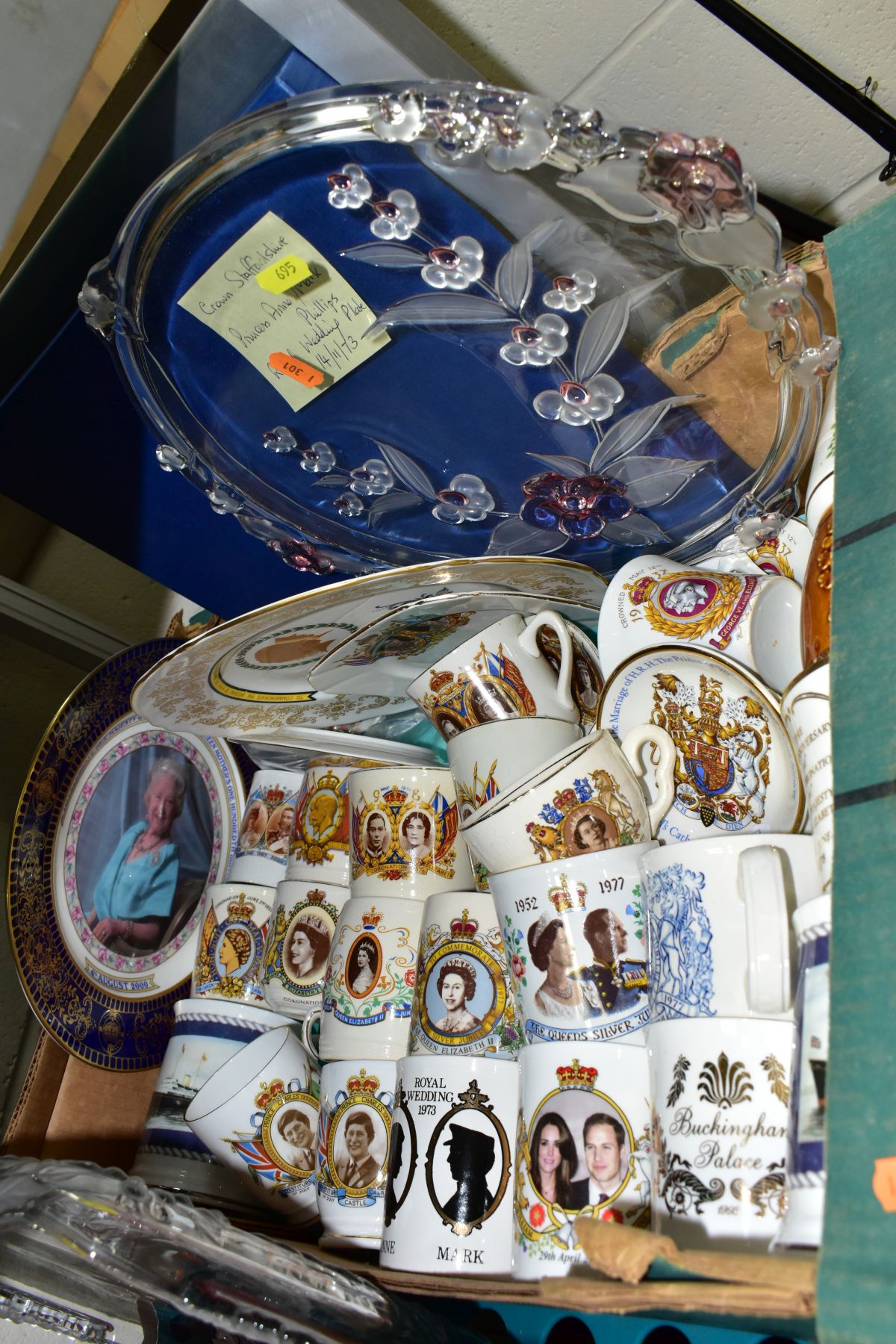 THREE BOXES OF ROYAL COMMEMORATIVE CERAMICS, ASSORTED METALWARES, CERAMICS, etc, to include two - Image 3 of 6