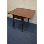 A GEORGIAN MAHOGANY PEMBROKE TABLE, with a single drawer, on turned legs, open width 92cm x closed