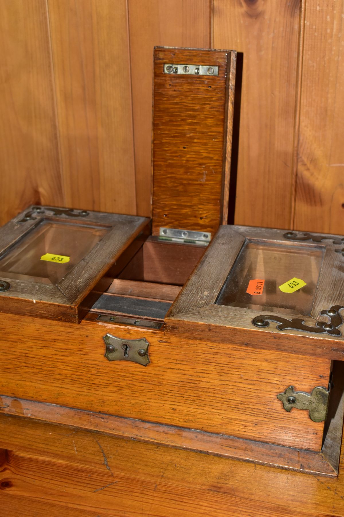 A LATE 19TH CENTURY JAPANESE IVORY AND SHIBIYAMA CARD CASE, the pull off cover with splits and - Image 4 of 8