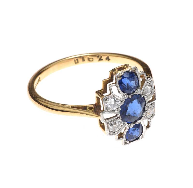 18CT GOLD SAPPHIRE AND DIAMOND RING - Image 2 of 3