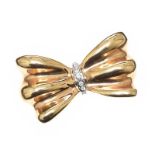 VINTAGE GOLD-TONE CRYSTAL-SET BOW BROOCH