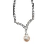 14CT WHITE GOLD NECKLACE SET WITH DIAMOND AND PEARL