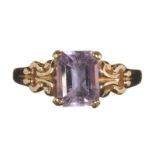 9CT GOLD AND AMETHYST RING