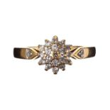 18CT GOLD AND DIAMOND CLUSTER RING