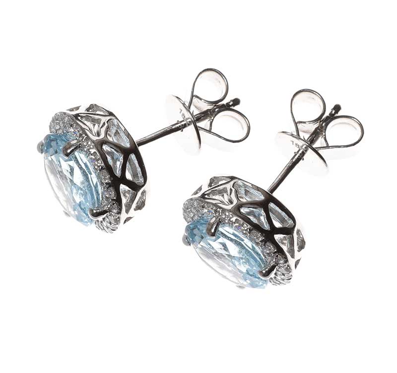 18CT WHITE GOLD AQUAMARINE AND DIAMOND EARRINGS - Image 3 of 3