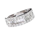 18CT WHITE GOLD DIAMOND RING