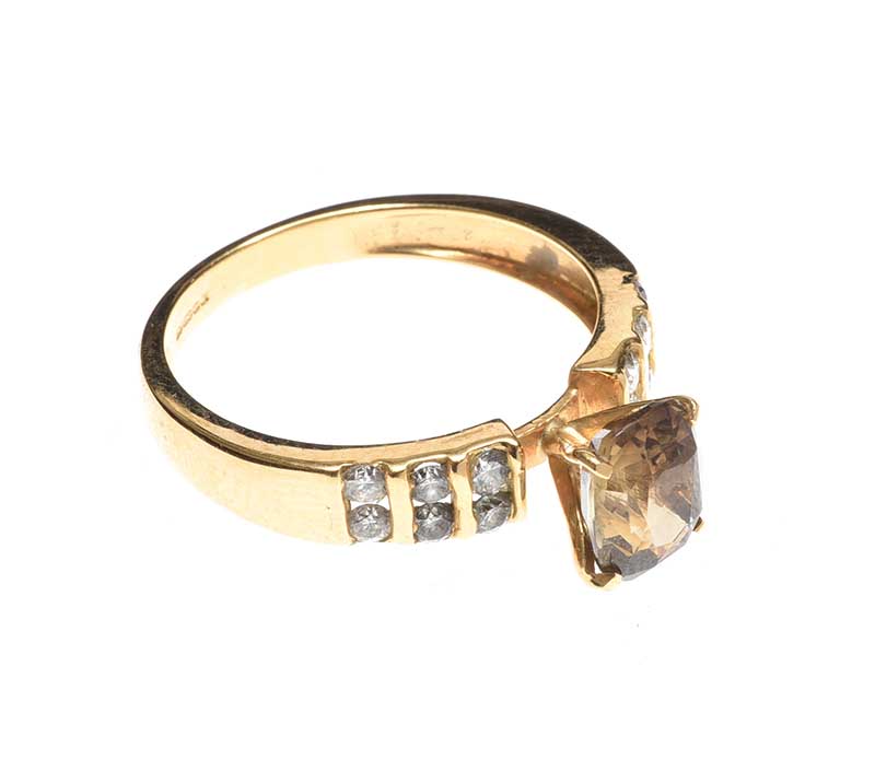 18CT GOLD SMOKEY QUARTZ AND DIAMOND RING - Image 2 of 3