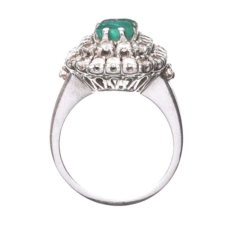 WHITE GOLD EMERALD AND DIAMOND RING - Image 3 of 3