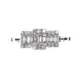 18CT WHITE GOLD DIAMOND CLUSTER RING