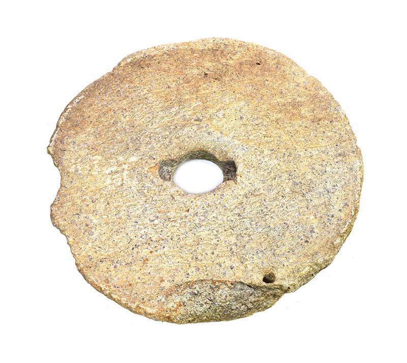 EIGHTEENTH CENTURY GRANITE QUERN STONE - Image 2 of 4