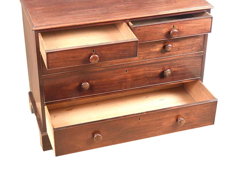 GEORGIAN MAHOGANY CHEST OF DRAWERS - Image 3 of 6