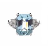 18CT WHITE GOLD AQUAMARINE AND DIAMOND RING