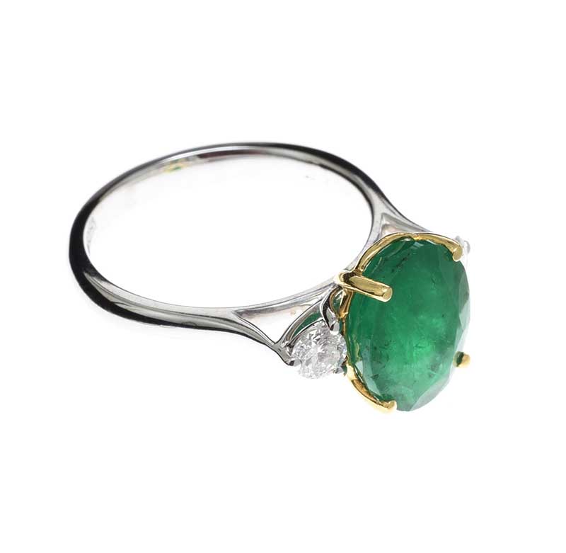 18CT GOLD EMERALD AND DIAMOND RING - Image 2 of 3