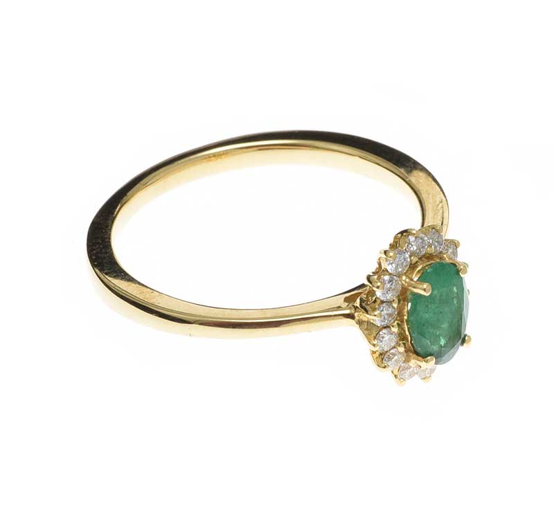 18CT GOLD EMERALD AND DIAMOND RING - Image 2 of 3