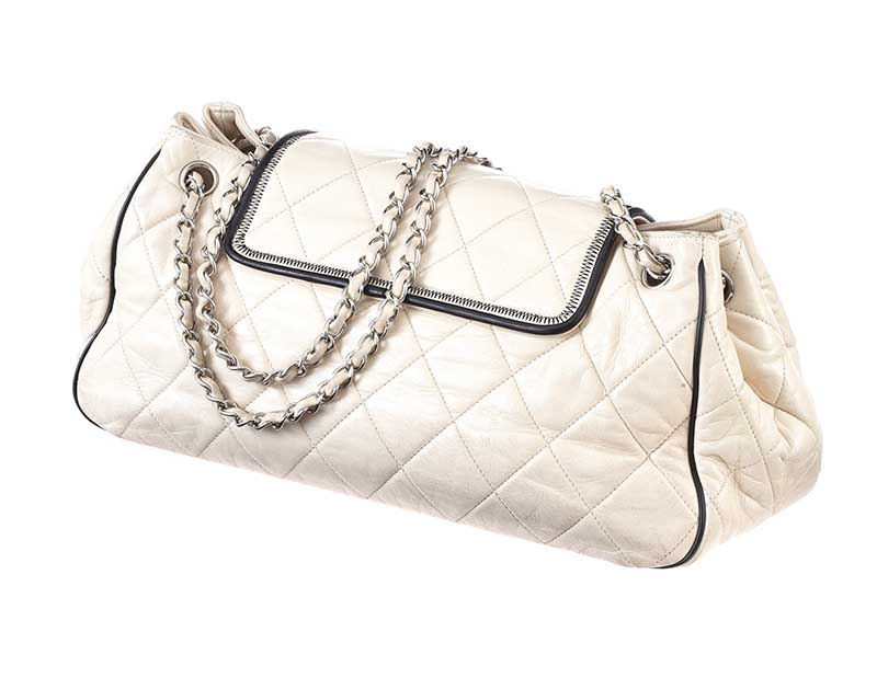 CHANEL CREAM AND BLACK LEATHER HANDBAG - Image 4 of 7