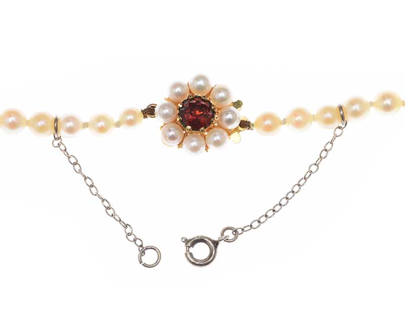 STRAND OF CULTURED PEARLS WITH 9CT GOLD GARNET AND PEARL CLASP - Image 3 of 3