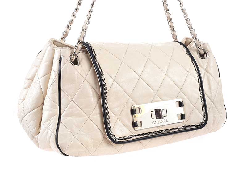 CHANEL CREAM AND BLACK LEATHER HANDBAG - Image 3 of 7