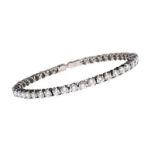 18CT WHITE GOLD DIAMOND TENNIS BRACELET